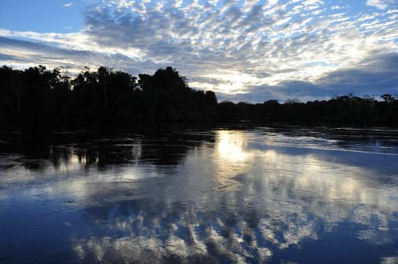 Nosso último e magnífico nascer-do-sol na Reserva do Mamirauá, região de Tefé, no Amazonas